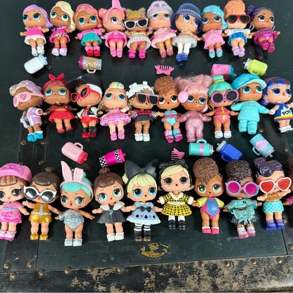 Mixed Lot of 30 LOL Dolls With Accessories Clothes As Photographed - Picture 4 of 7